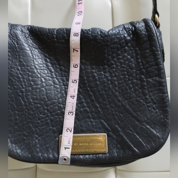 Marc Jacobs Pebbled Leather Crossbody Zip Expand Bag - Picture 9 of 16